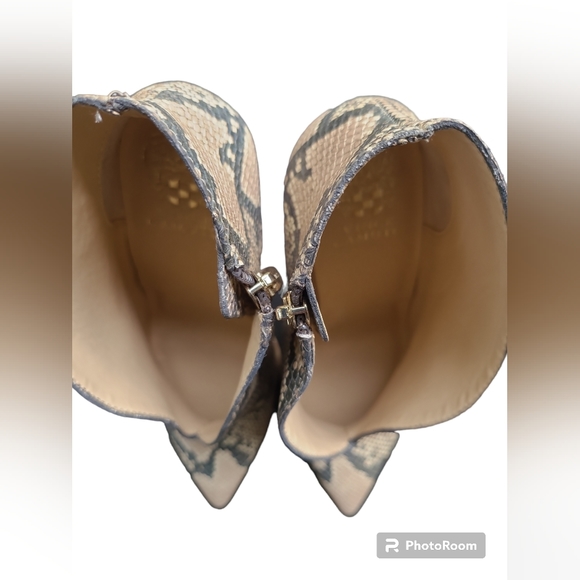 Vince Camuto® Sestrind Ankle Bootie size 9M Color: Natural - Picture 5 of 7